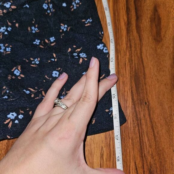 Motherhood Maternity Navy Blue Floral Scoop Neck Tee Womens Size S - Picture 5 of 6